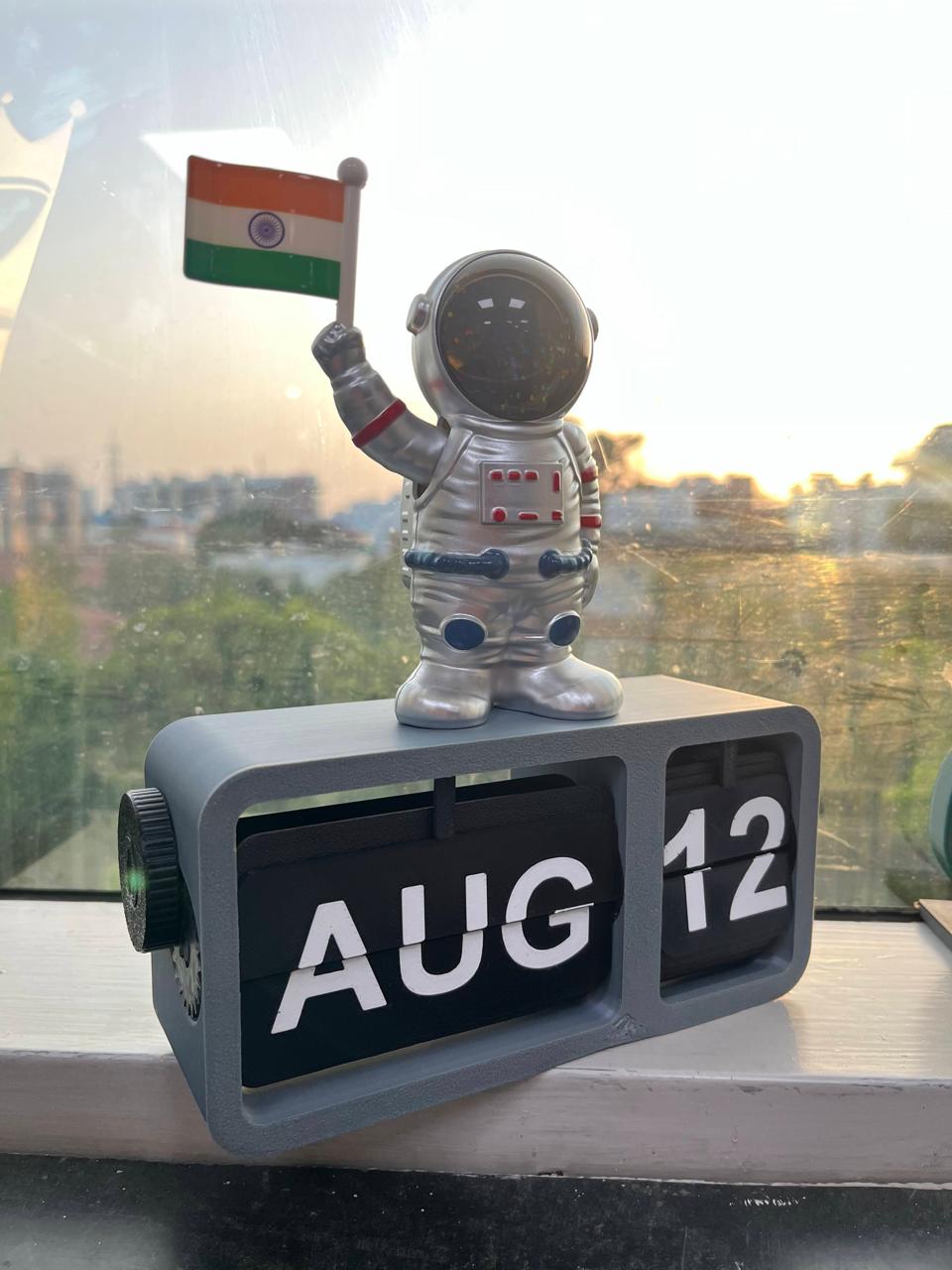 Flip Date Desk Calendar