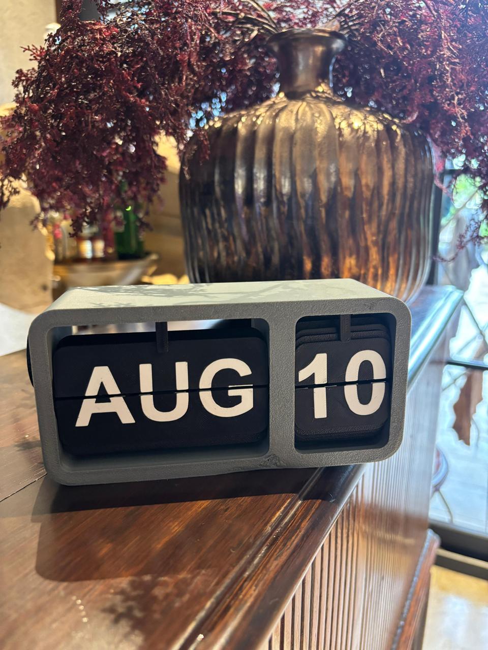 Flip Date Desk Calendar